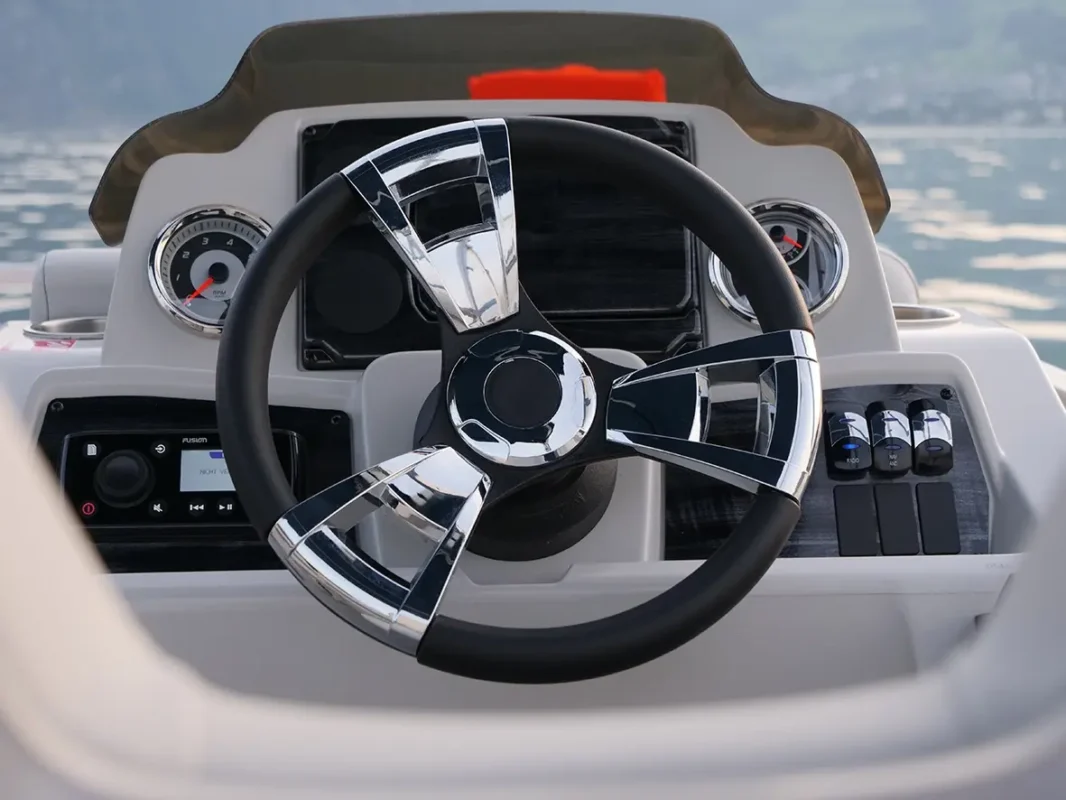 Bootsvermietung Vierwaldstättersee Hergiswil, Steuerstand